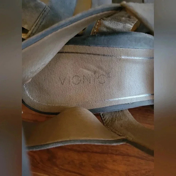 Vionic Perk Blaire Ankle Strap Leather Block Heel Arch Support Comfy Sandals(11) - Picture 12 of 13